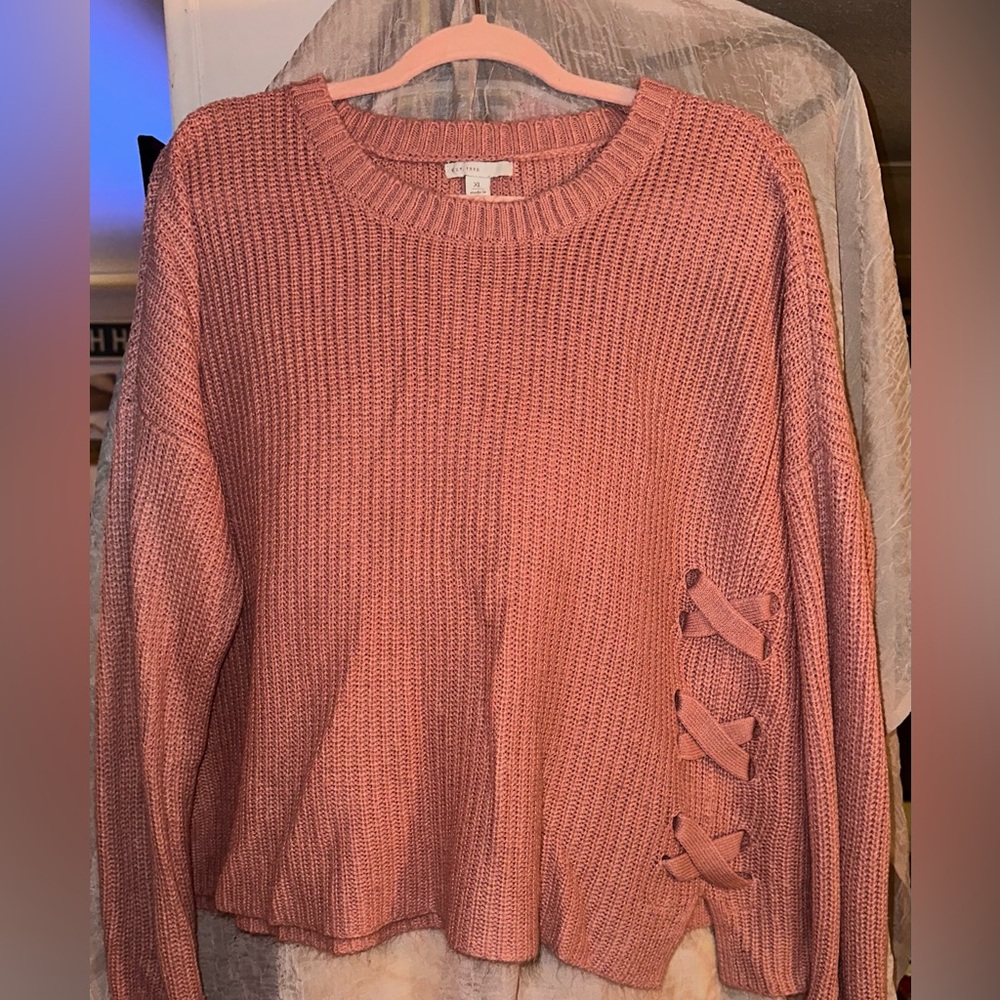 EST. 1946 Sweater, Salmon in color, Size XL